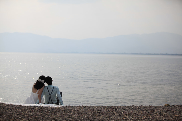 beach-romantic-couples-love-preview.jpg